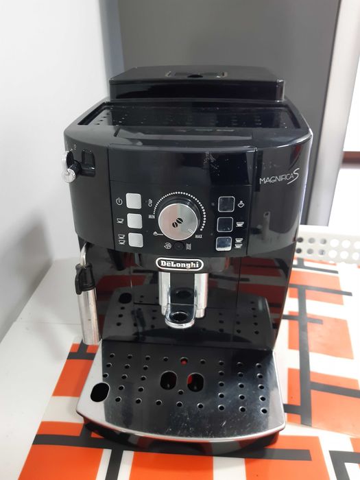 Delonghi Magnifica S [para arranjo ou peças]