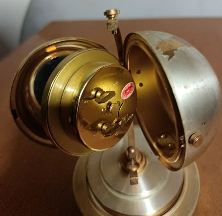 Relógio globo terrestre mecânico