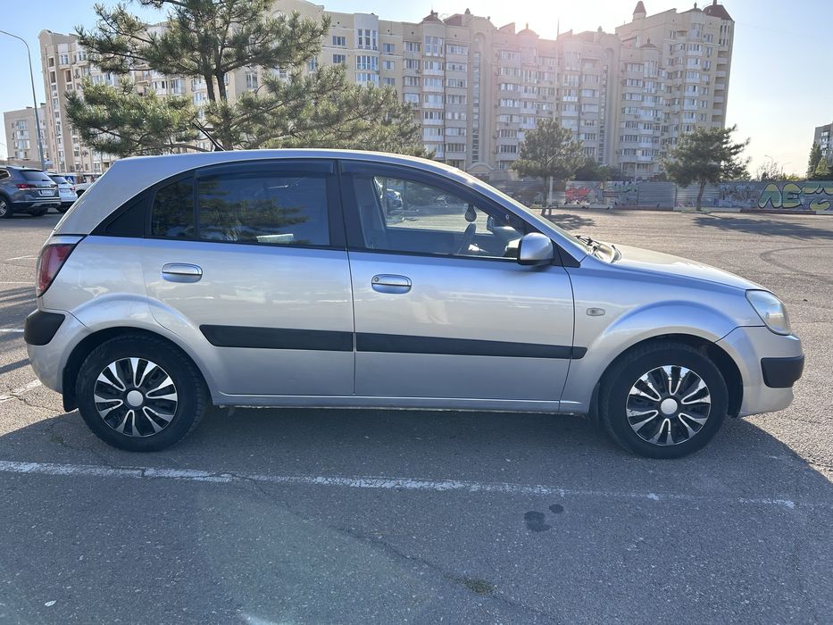 KIA Rio  продам  автомобиль