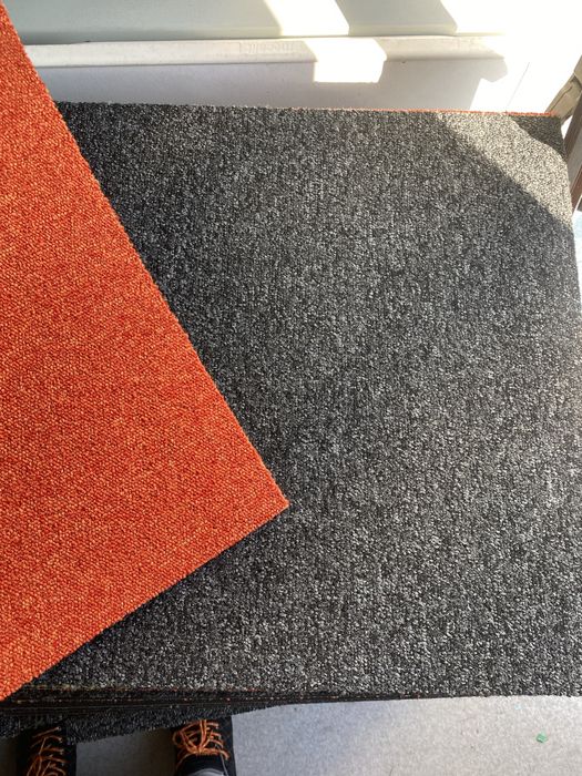 Wykładziny podłogowe w dobrym stanie rozmiar 50 na 50