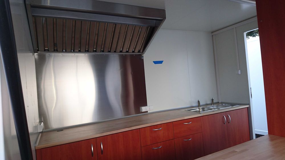 - przyczepa GASTRONOMICZNA - WYNAJEM - 3x2 m - 1,100 / miesiąc -