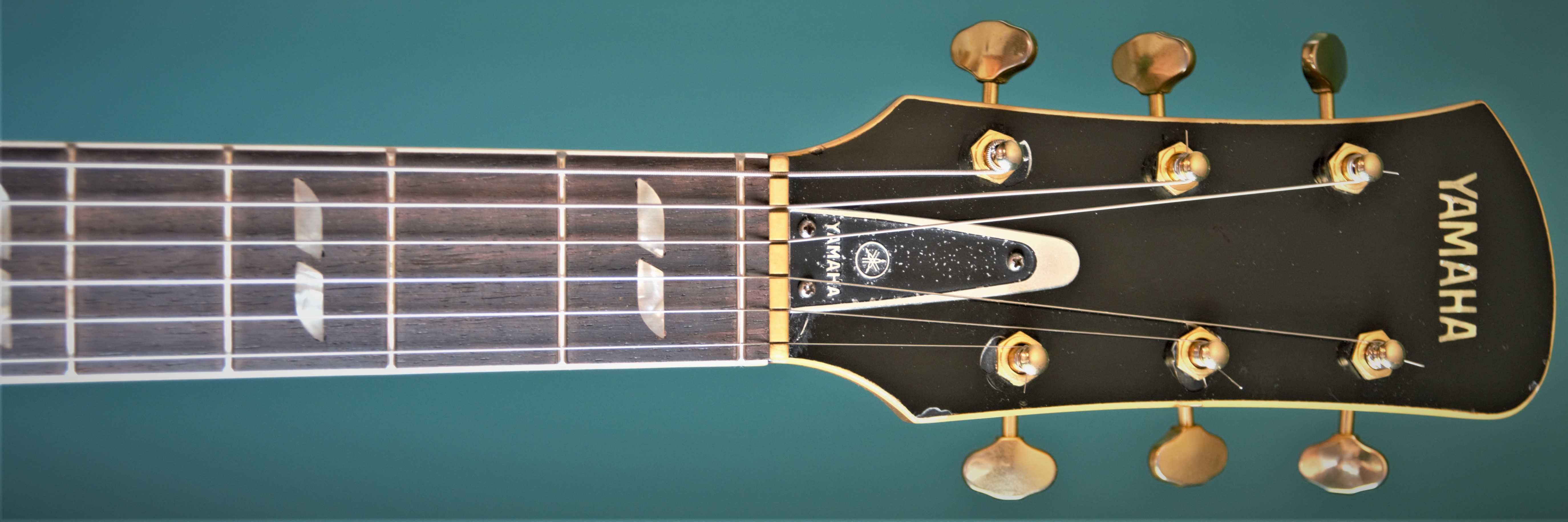 jazzowa gitara semihollowbody YAMAHA