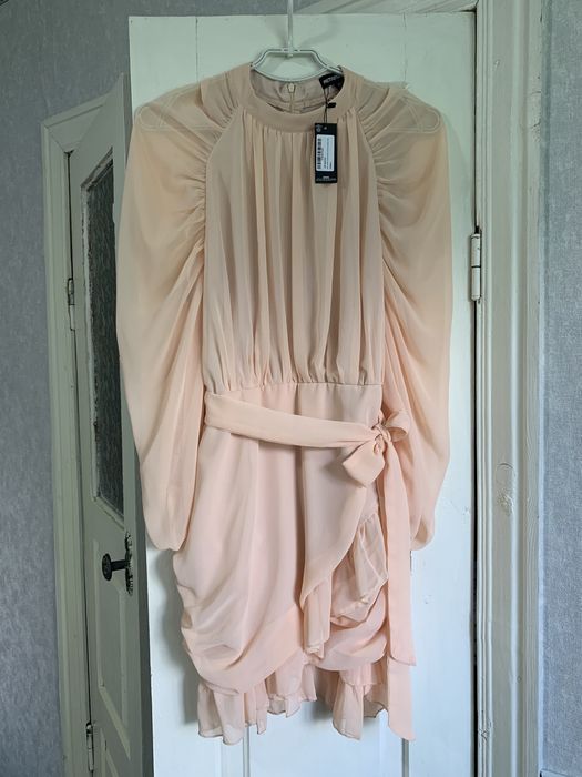 Шикарна нова сукня