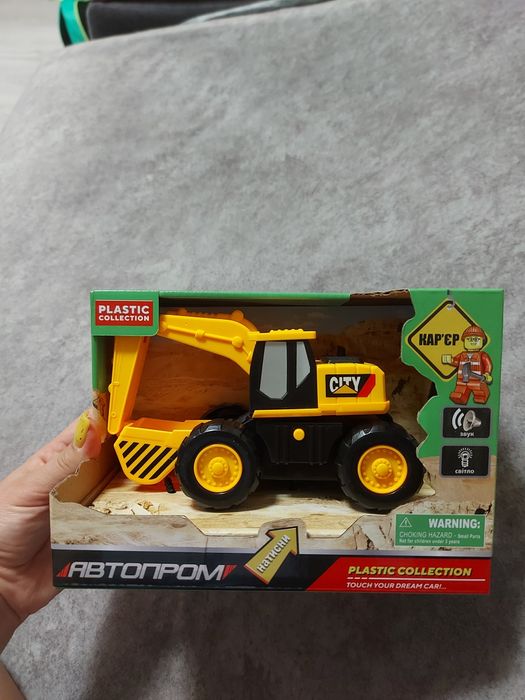 Новый экскаватор , машинка