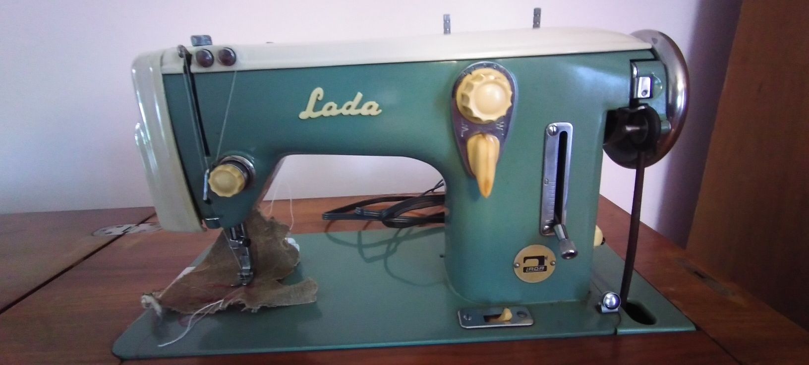 Швейна машинка Lada