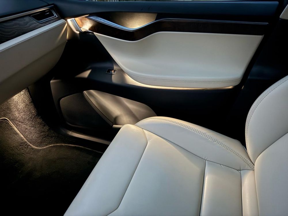 Продам Tesla Model X