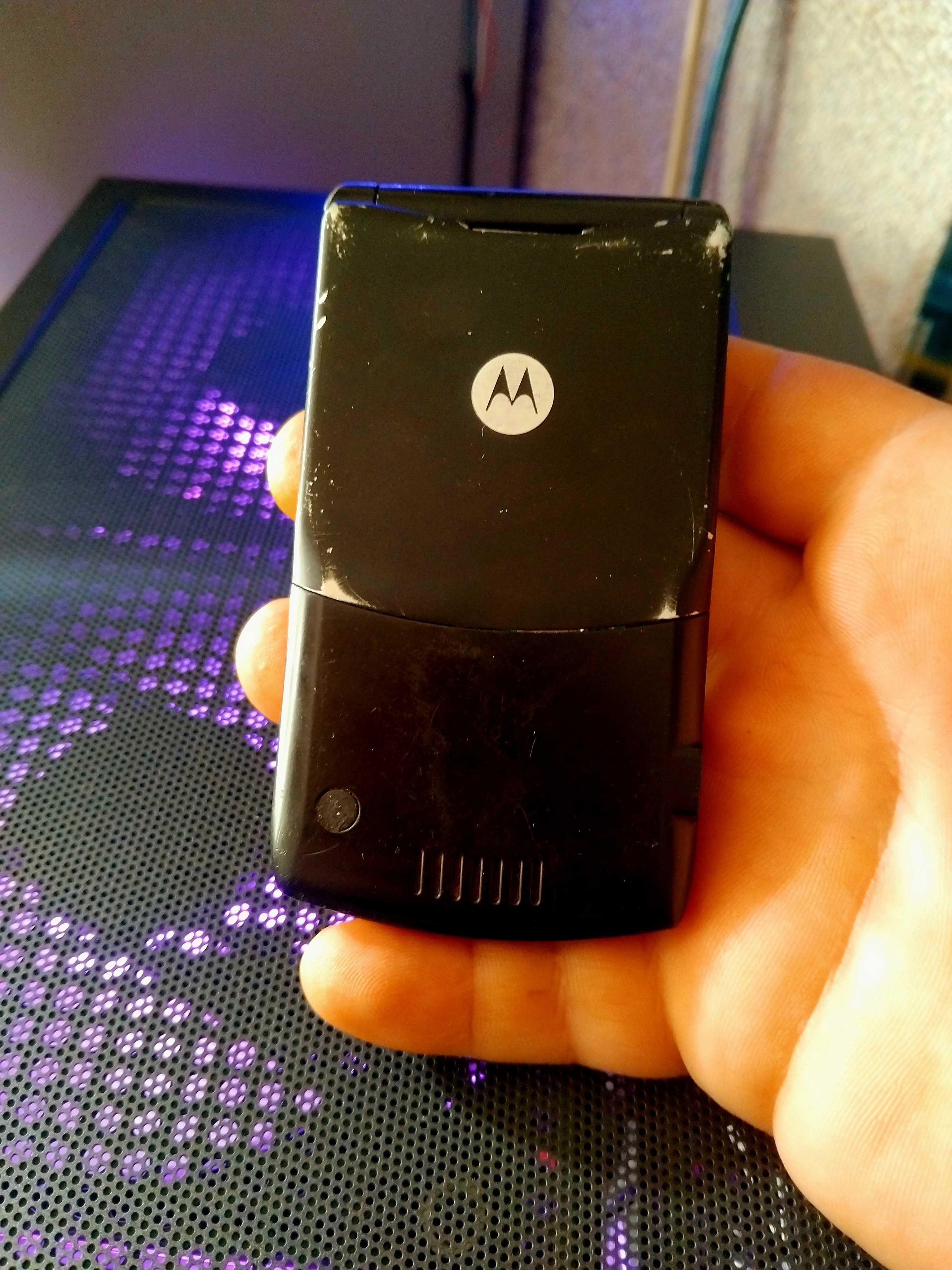 Телефон motorola razr v3