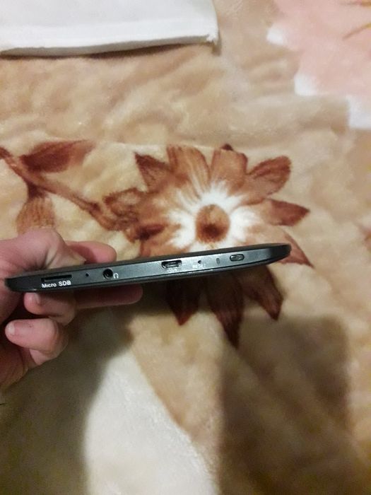 Продам Електронну книгу "7"  Prestigio