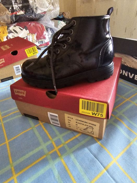 Botas levis menina