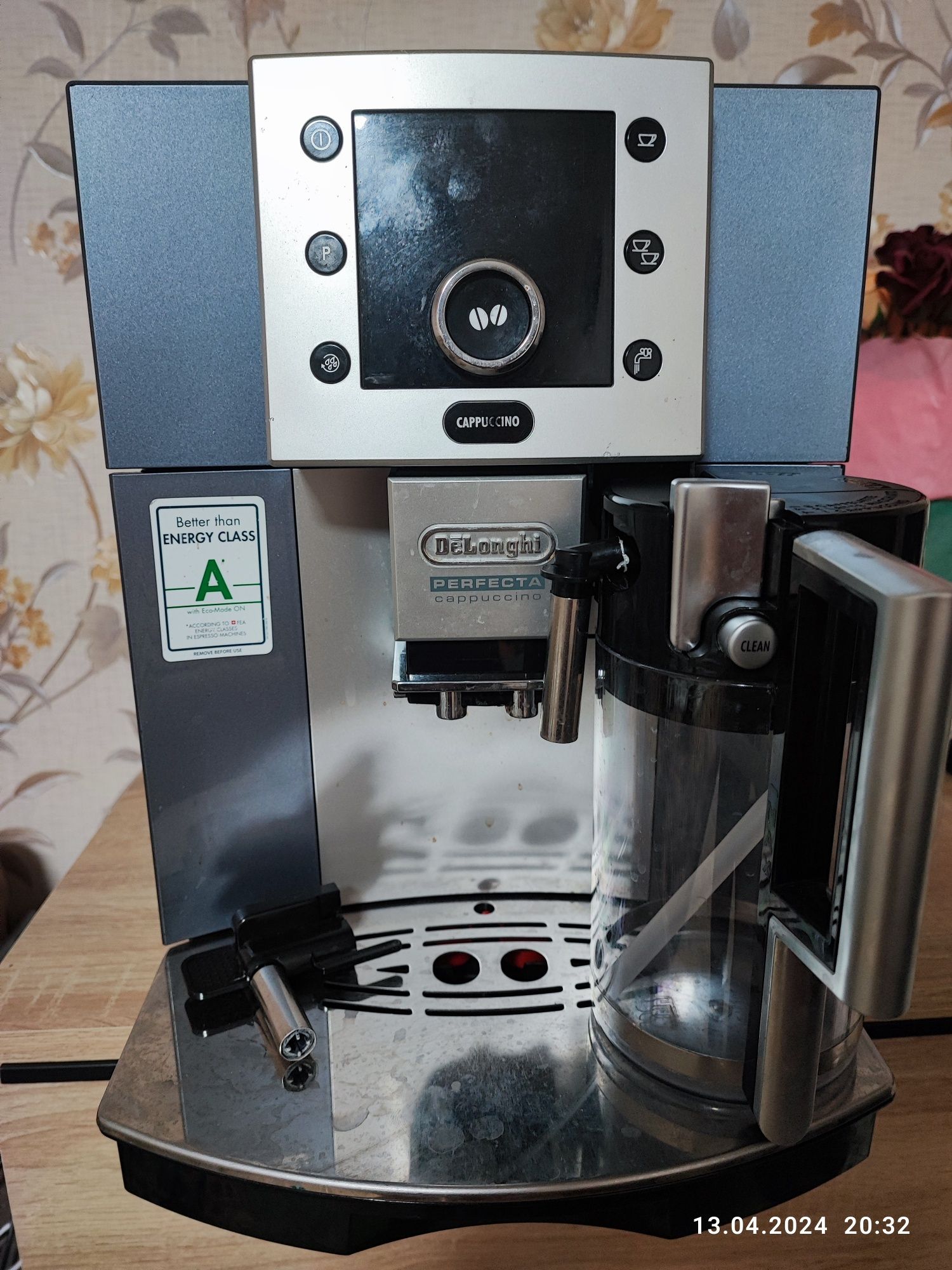 Продам кофемашину DeLonghi  в рабочем состоянии.