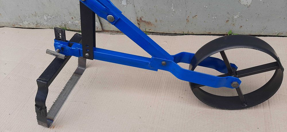 Культиватор Косуля ручний обробка землі плужок