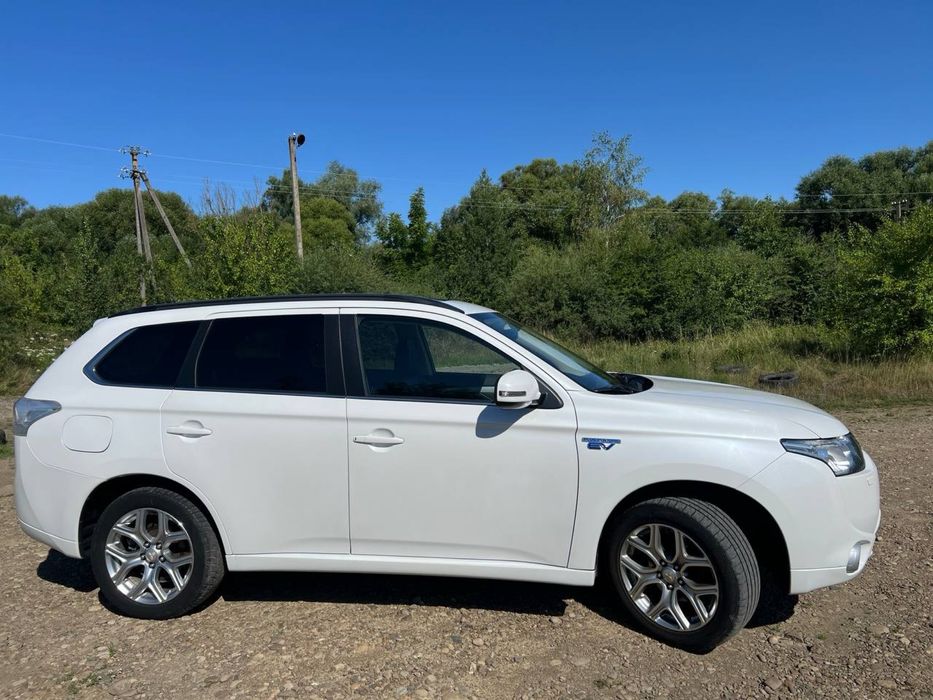 Продам  Mitsubishi Outlander PHEV