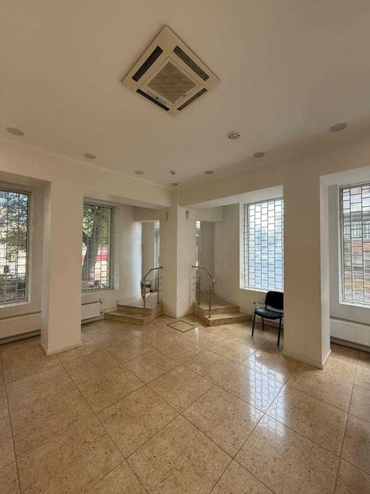 Пропонується в оренду приміщення магазину в центрі м. Сміла