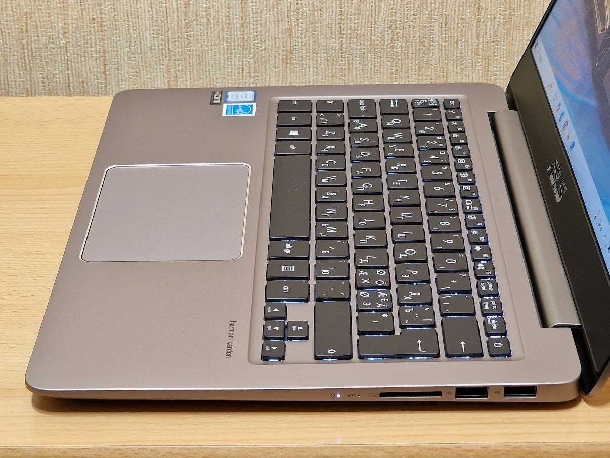 Ультра тонкий Asus ZenBook Intel Core i3-8130U SSD256Gb Батарея 9годин