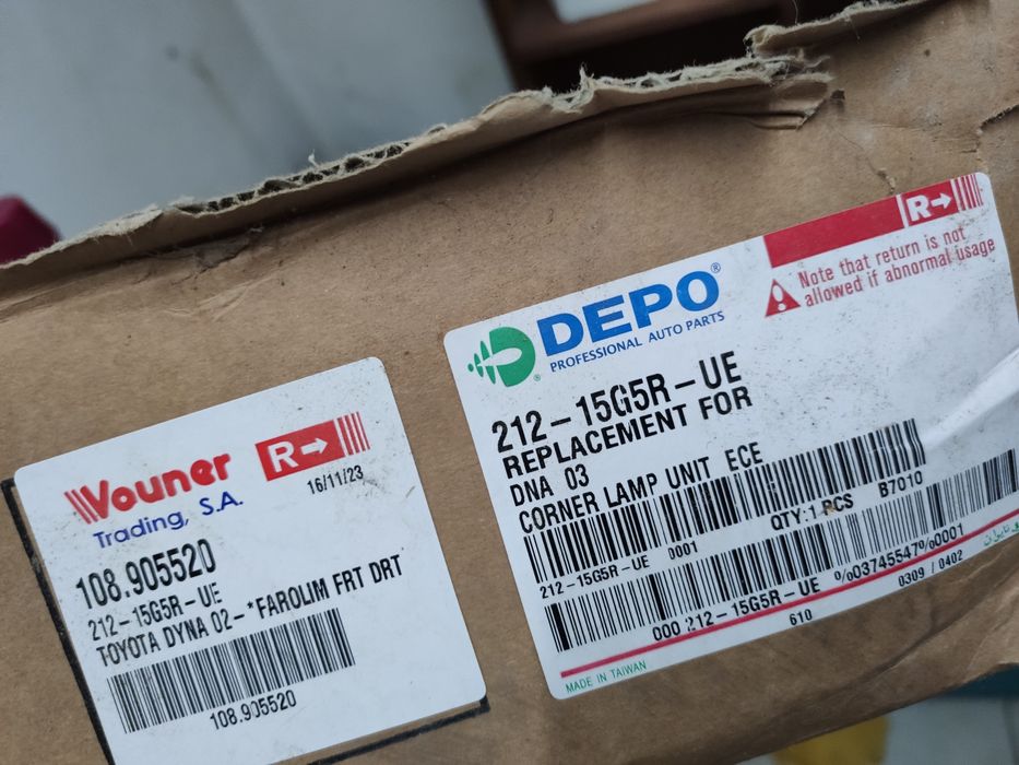 Piscas Toyota Dyna lado direito