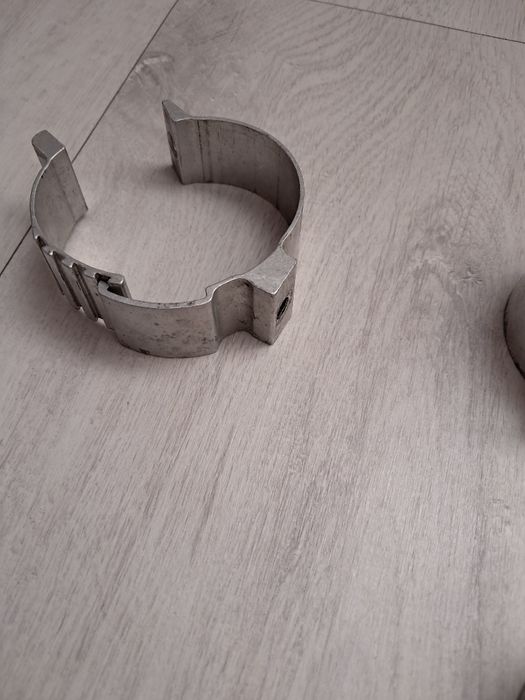 Uchwyt czaszy batwing