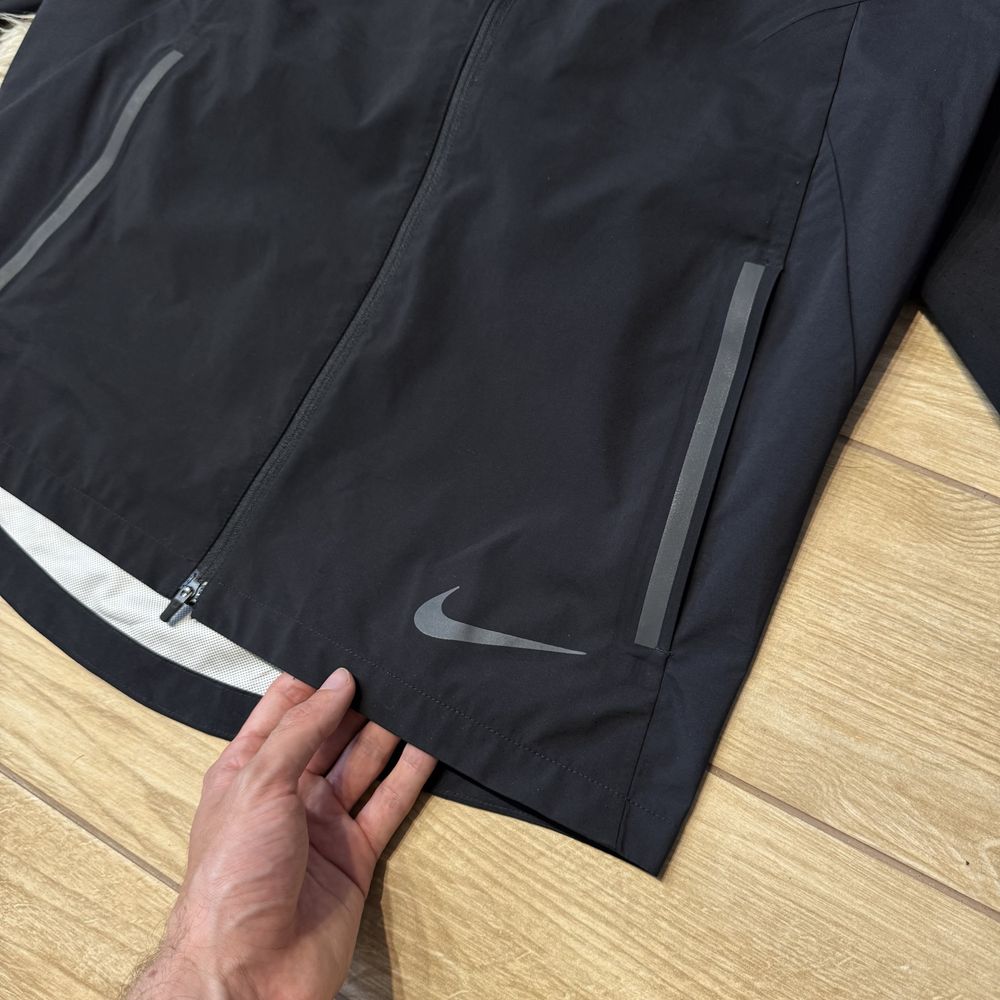 чоловіча спороивна вітровка Nike zonal M оригінал