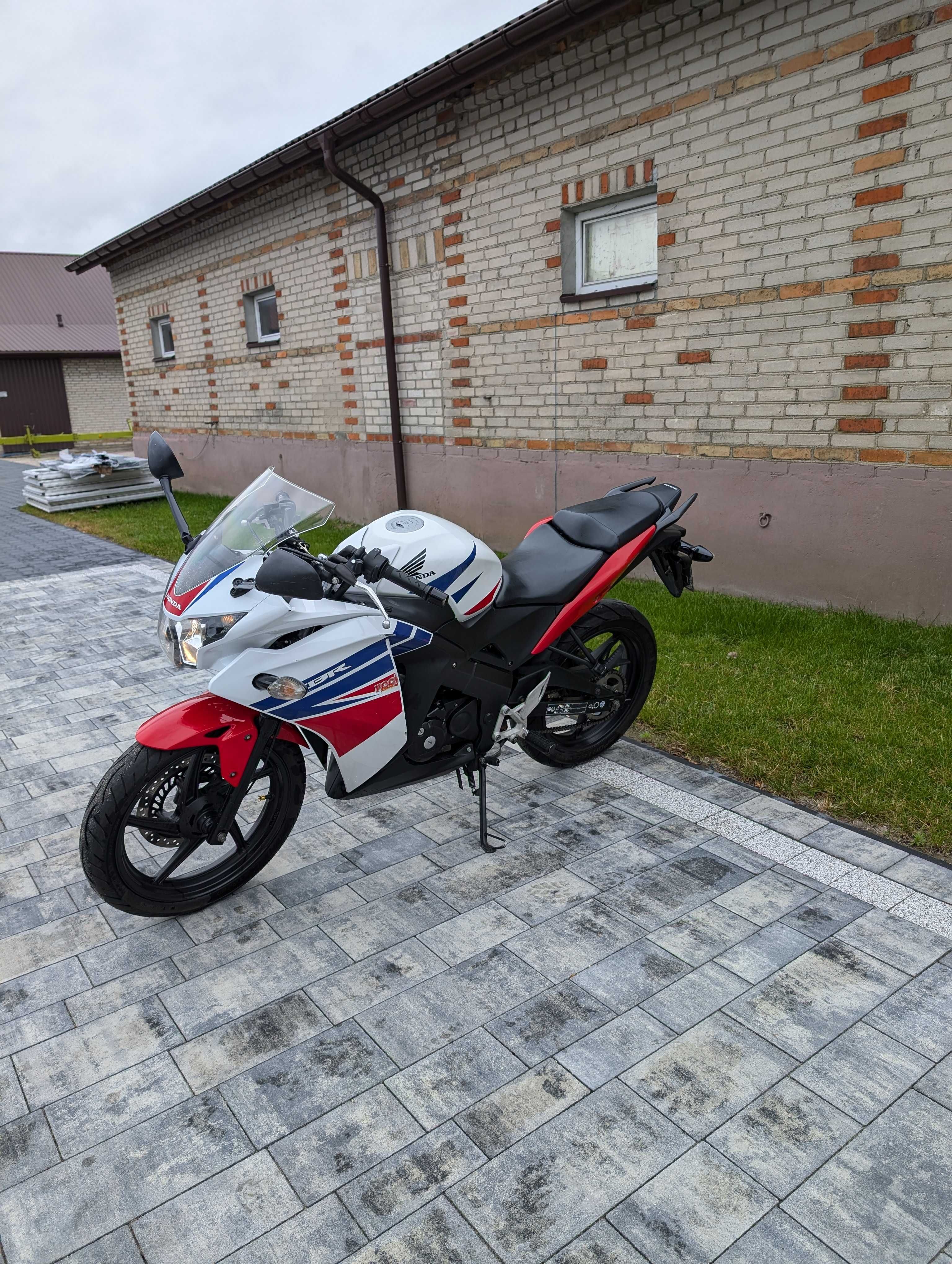 Honda CBR 125r jc50
