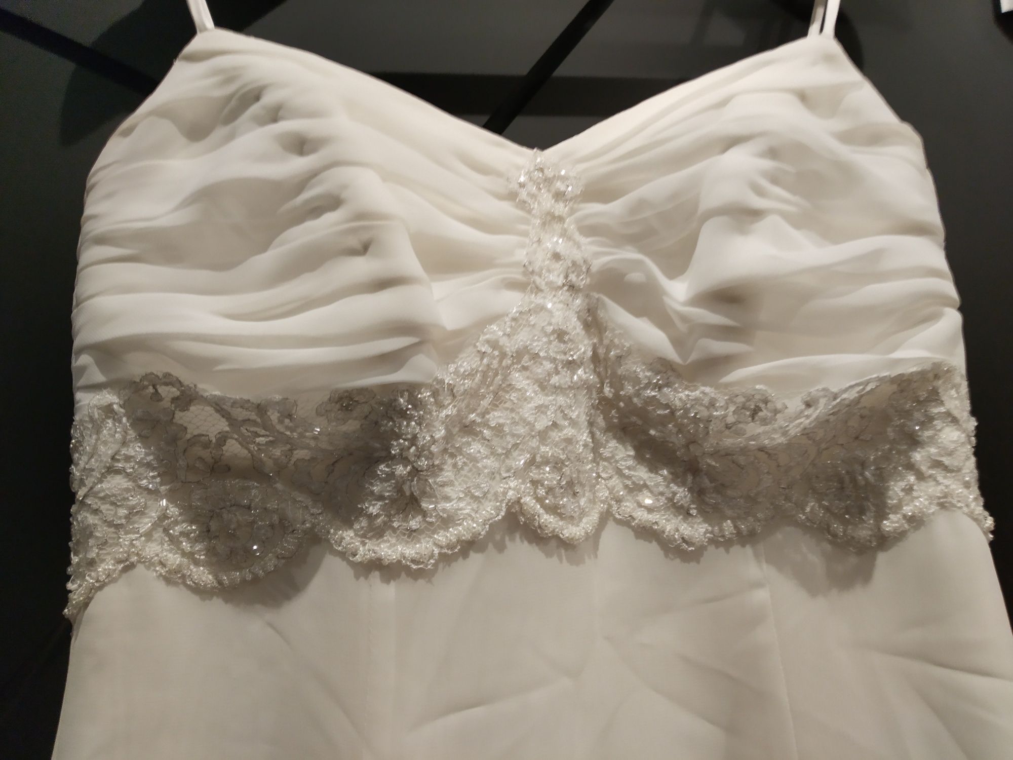 Suknia ślubna,wesele,długa,na ramiączkach,kolor ecri,błyszczący wzór