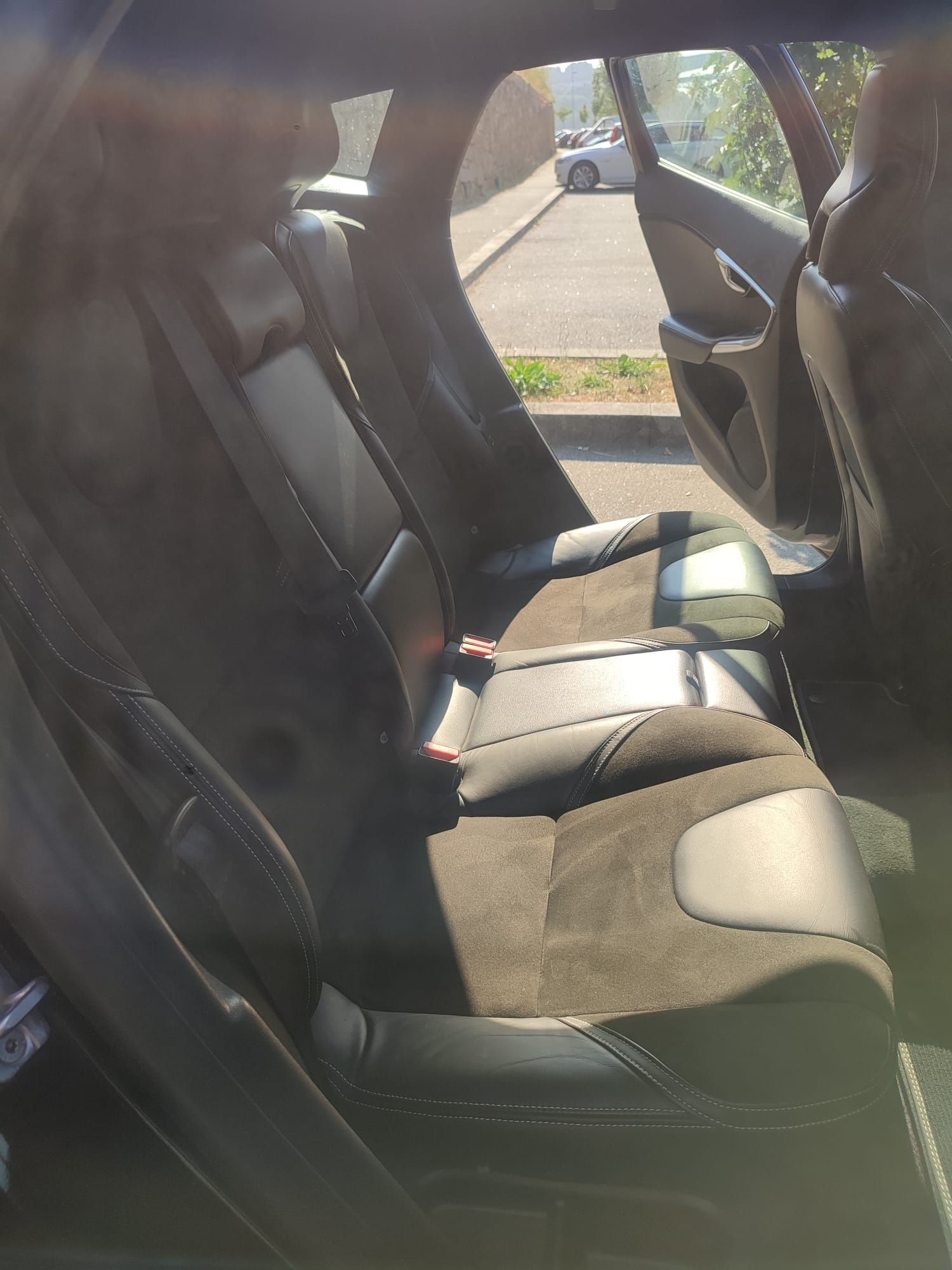 Volvo V40 D2 R Design 2.0 120cv (222000km)