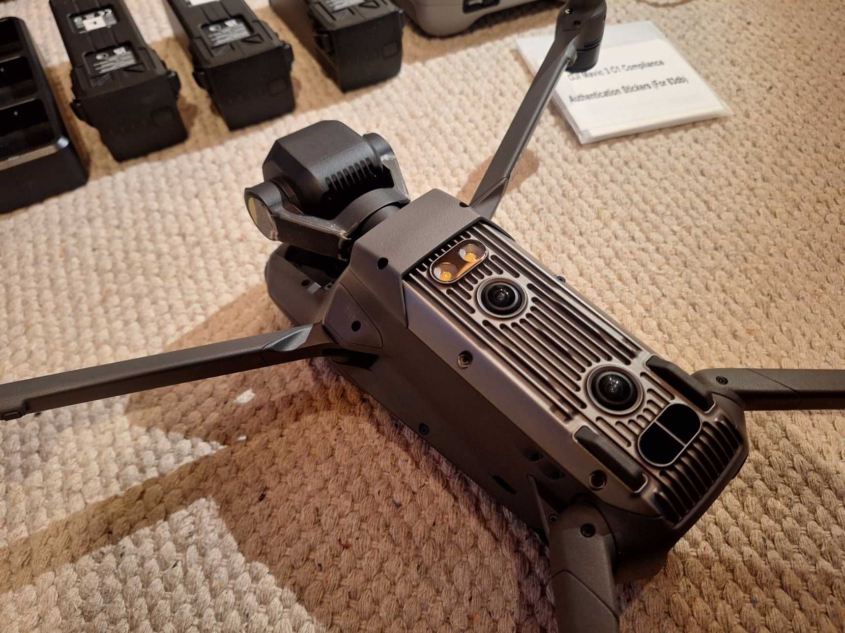 dron DJI Mavic 3 V2.0 Fly More Combo