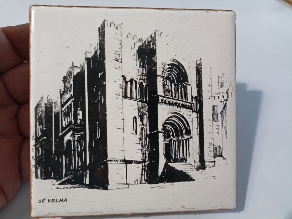 Artesanato feito com azulejos