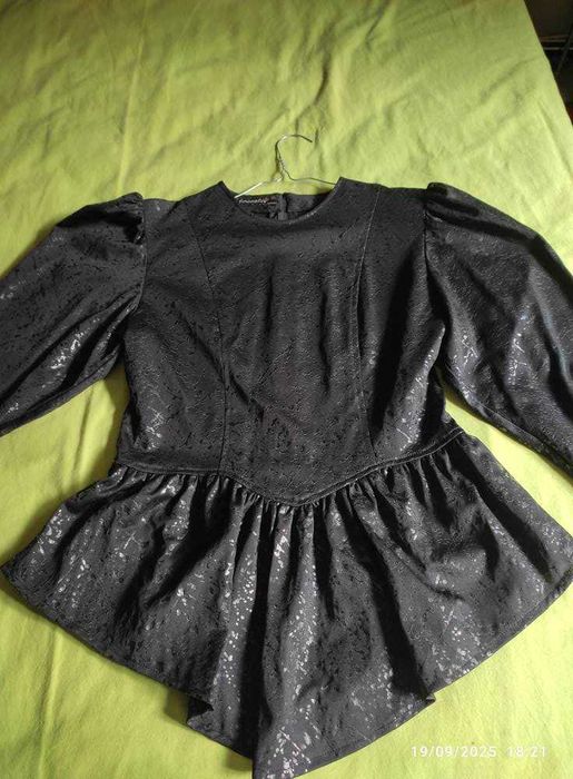 Blusa preta brilhante  de cerimónia tamanho  38