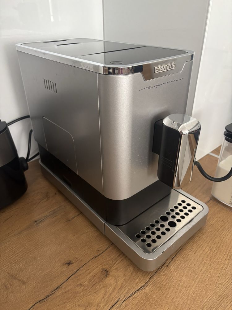Ekspres automatyczny Sencor SES9200CH