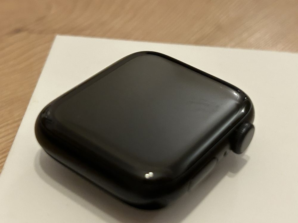 j. NOWY Apple Watch SE 2gen GPS 44mm koperta z aluminium A2723 MRE93QP