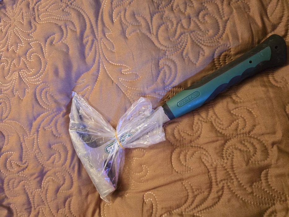 Mlotek ciesielski profesjonalny.