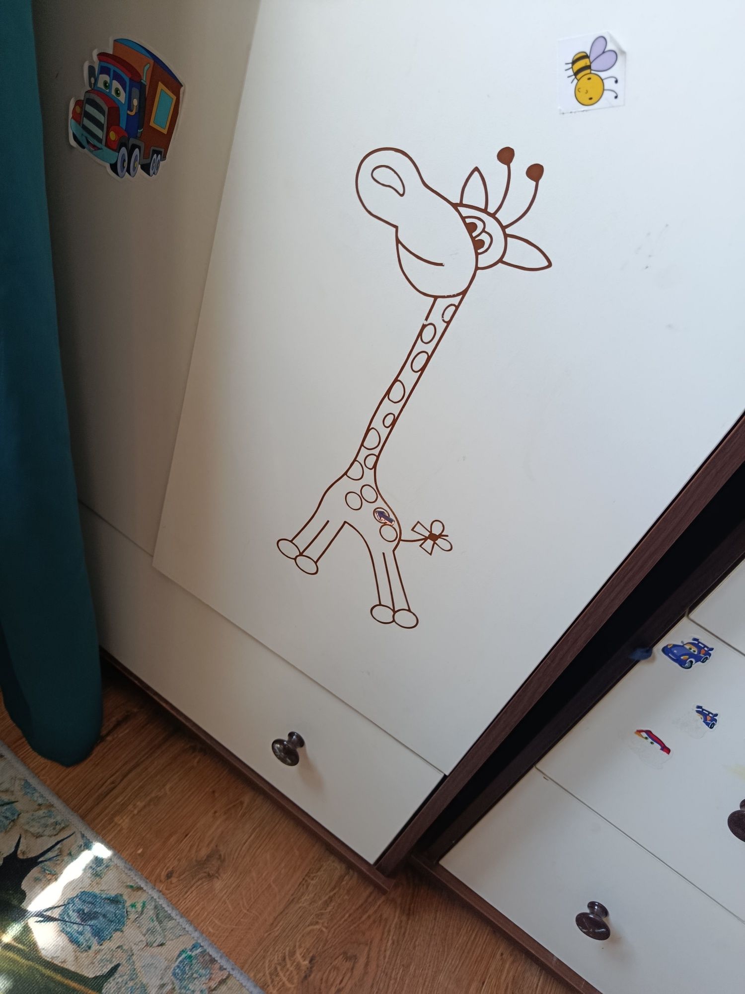 Meble dziecięce szafa i komoda