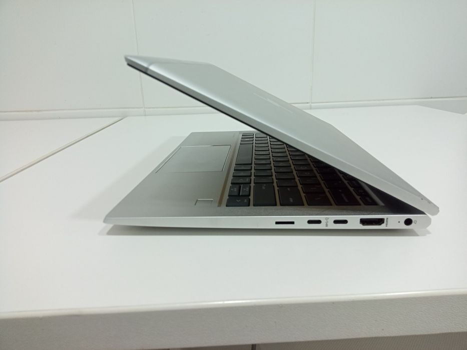 HP EliteBook 835 G8