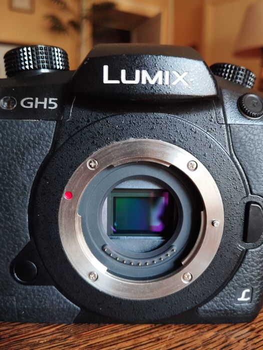 Panasonic Lumix GH5 + Lente 20mm f/1.7 + Acessórios