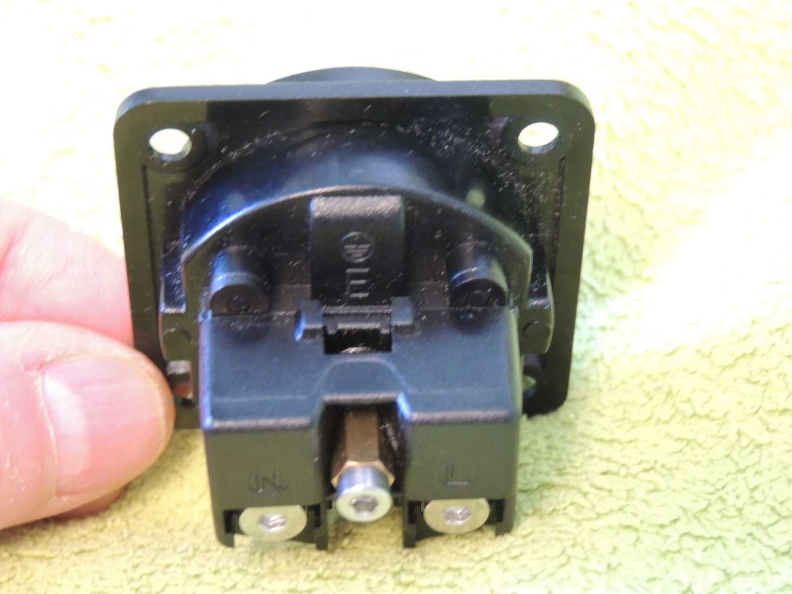 Gniazdo zasilające Gigawatt G-040 Schuko
