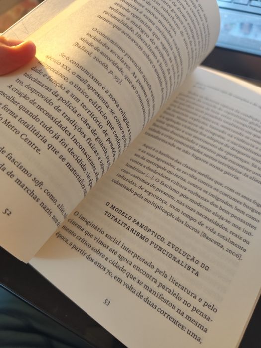 Viagem aos confins da cidade - Leonardo Lippolis