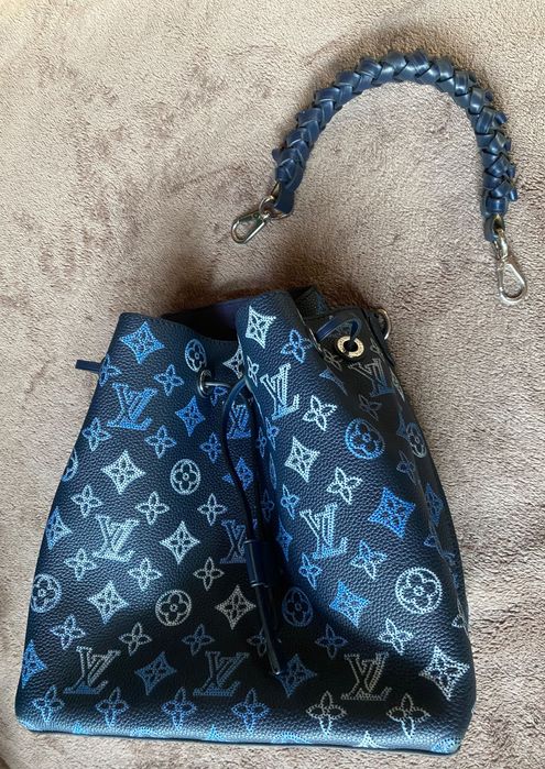 Torebka skórzana granatowa do ręki odpinaną rączka wzory ściągacz