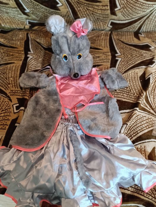 Распродаж. Новорічні та карнавальн дитячі і костюмы