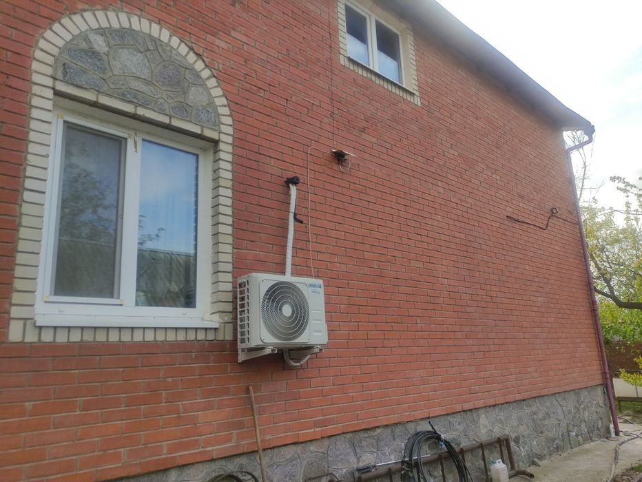 Будинок на 5 кімнат  , +Літня кухня та ,2, гаражі