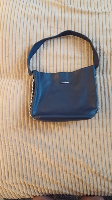 Klasyczna , elegancka torebka , Morgan Taylor 

Dokładniej : 

1 .Sand