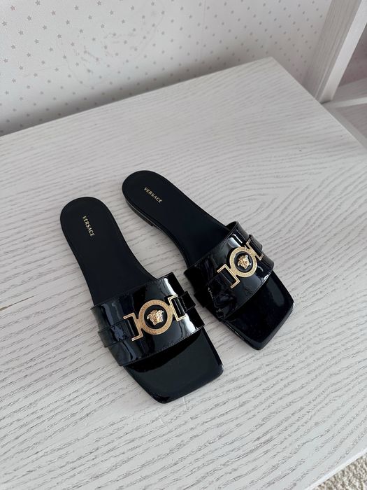 Versace лаковані шкіряні шльопанці. Оригінал! Нові! 38 р.