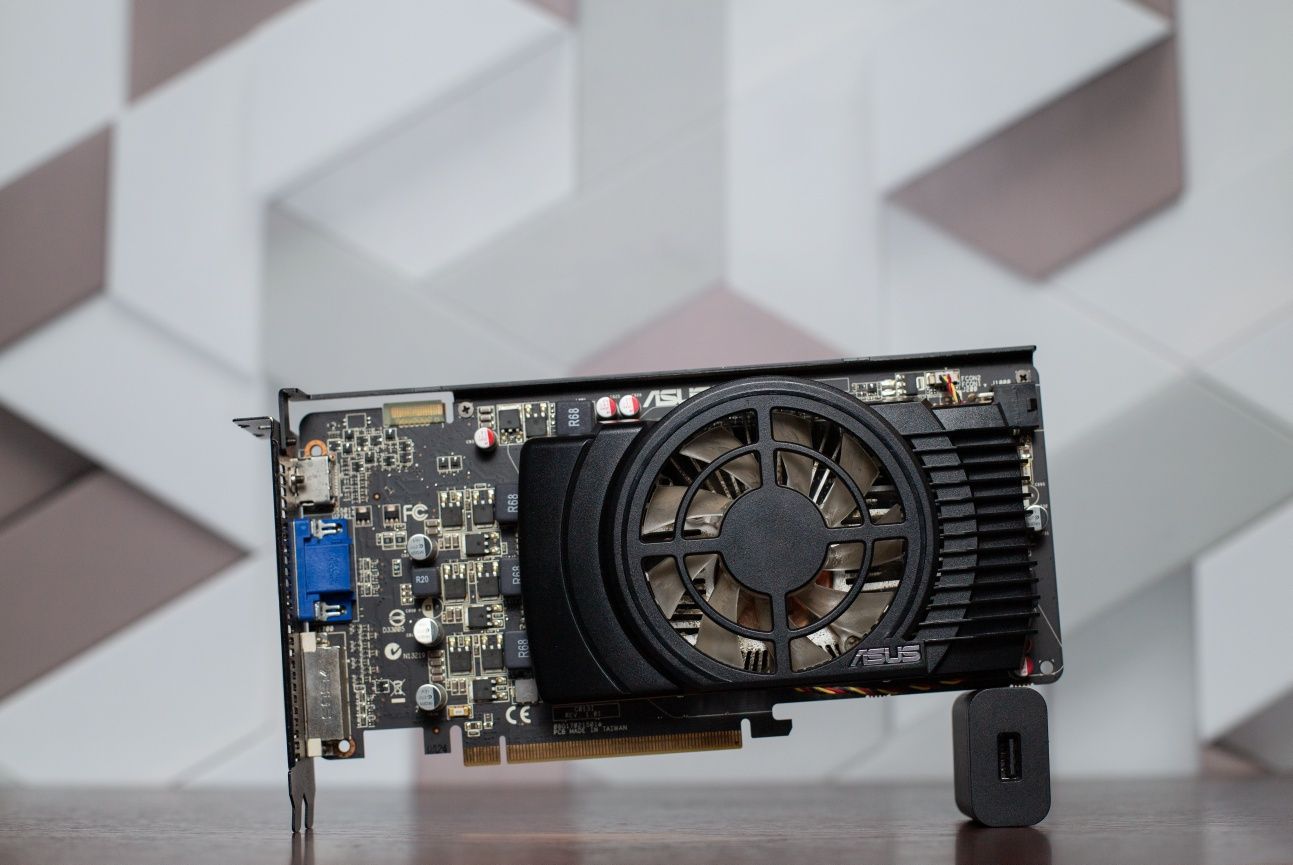 AMD Asus HD 5770 1Gb Гарантия! Обмен!