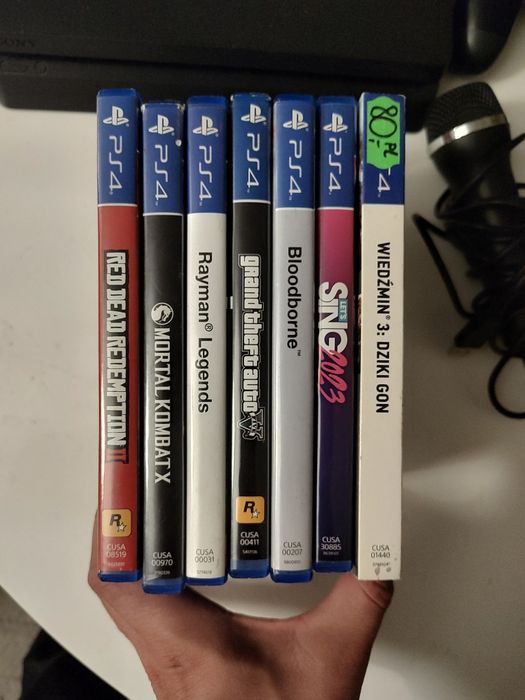 PlayStation 4 slim + 2 pady + 7 gier + 2 mikrofony