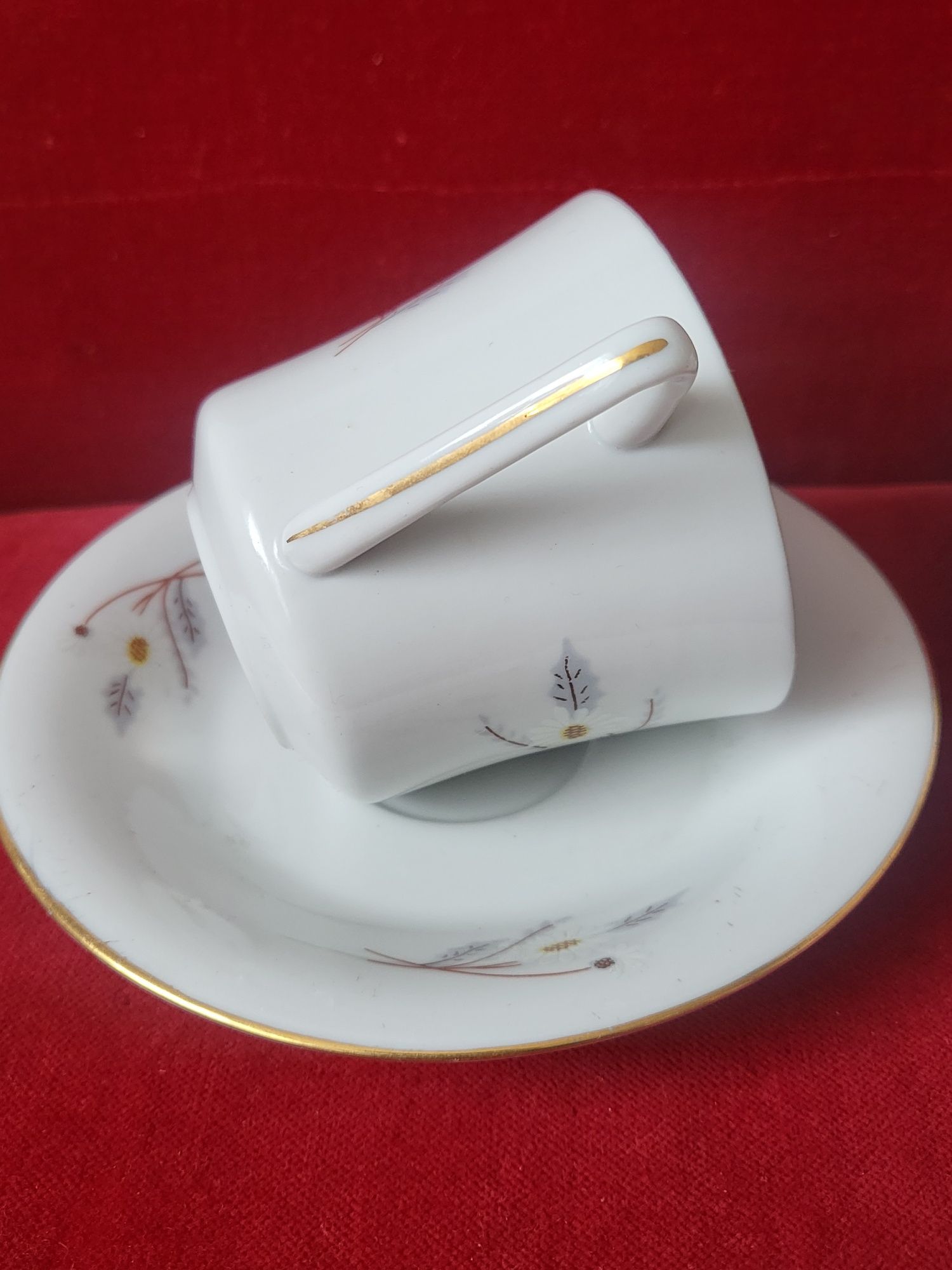 Filiżanka z spodkiem wzór Rumianek  stara porcelana 2szt. Ć/ Chodziez