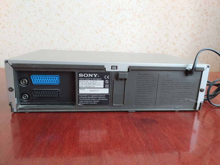 Відеомагнітофон, програвач для відеокасет Sony