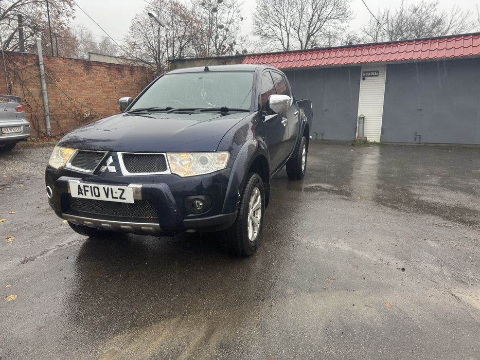 Mitsubishi L200 2010 рік