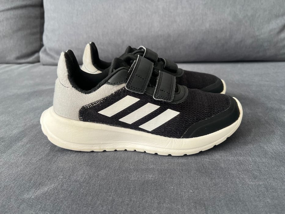 легесенькі кросівки Adidas устілка 21 см