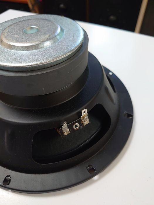 Автомобильный мидбасовые динамики 20см увеличенной мощности. 2х5,6ом