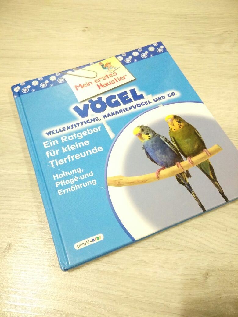 Книга про попугаев на немецком языке. Vögel.