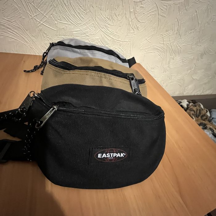 Поясна сумка Eastpak — практичний аксесуар для щоденного використання.