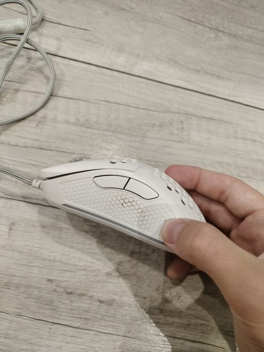 Myszka model 550 biała